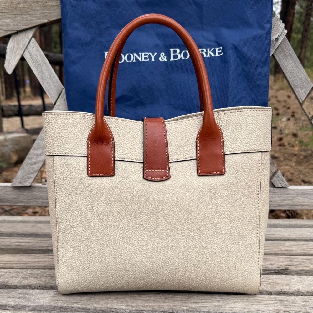 EUC Dooney & Bourke Cara Tote - Picture 4 of 13
